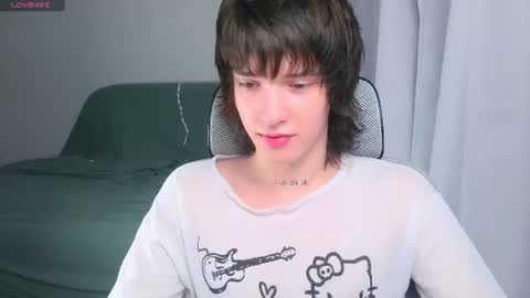 Snapshot of leonkissboy chatting on 8, 7, 2026 leonkissboy online show from 8, 7, 2026