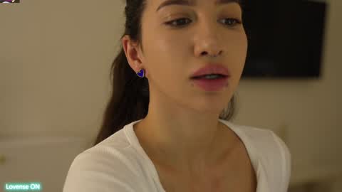 Leora online show from 28, 1, 2025