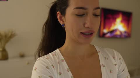 Leora online show from 1, 2, 2025