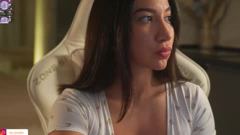 Leora online show from 5, 10, 2025