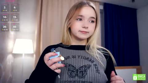 Hello everyone Im Lora Its my first day Were going to have fun together online show from 11, 1, 2026