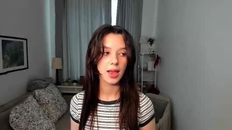 Snapshot of lesi_kiss chatting on 22, 10, 2025 Bella online show from 22, 10, 2025