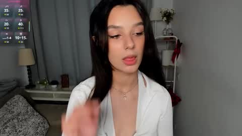 Snapshot of lesi_kiss chatting on 4, 11, 2025 Bella online show from 4, 11, 2025