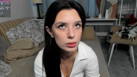 Snapshot of lesi_kiss chatting on 12, 11, 2025 Bella online show from 12, 11, 2025