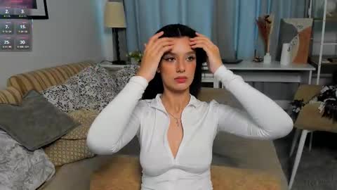 Snapshot of lesi_kiss chatting on 13, 11, 2025 Bella online show from 13, 11, 2025