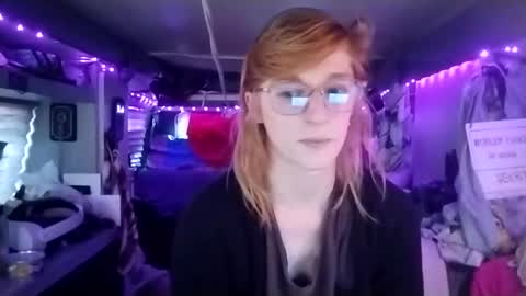 Snapshot of lesleygumgrass chatting on 14, 2, 2025 LesleyGumGrass- The Boring Trans girl online show from 14, 2, 2025