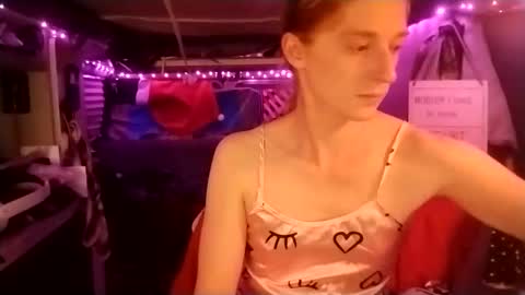 Snapshot of lesleygumgrass chatting on 15, 2, 2025 LesleyGumGrass- The Boring Trans girl online show from 15, 2, 2025