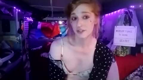 Snapshot of lesleygumgrass chatting on 16, 2, 2025 LesleyGumGrass- The Boring Trans girl online show from 16, 2, 2025