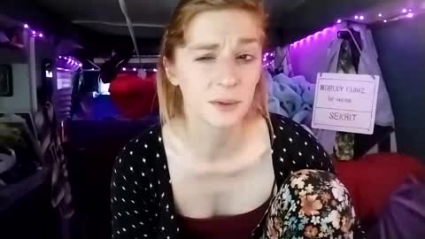 Snapshot of lesleygumgrass chatting on 20, 2, 2025 LesleyGumGrass- The Boring Trans girl online show from 20, 2, 2025
