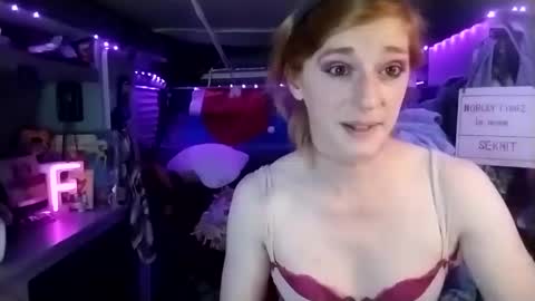 Snapshot of lesleygumgrass chatting on 26, 2, 2025 LesleyGumGrass- The Boring Trans girl online show from 26, 2, 2025