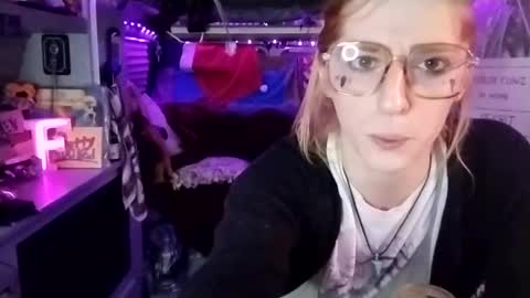 Snapshot of lesleygumgrass chatting on 27, 2, 2025 LesleyGumGrass- The Boring Trans girl online show from 27, 2, 2025