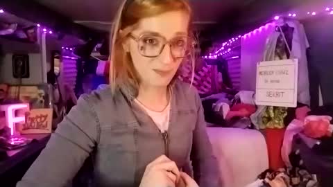 Snapshot of lesleygumgrass chatting on 27, 2, 2025 LesleyGumGrass- The Boring Trans girl online show from 27, 2, 2025