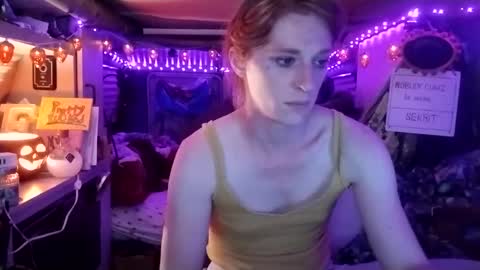 Snapshot of lesleygumgrass chatting on 12, 9, 2025 LesleyGumGrass- The Boring Trans girl online show from 12, 9, 2025