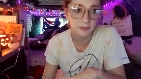 Snapshot of lesleygumgrass chatting on 20, 9, 2025 LesleyGumGrass- The Boring Trans girl online show from 20, 9, 2025