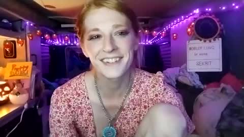 Snapshot of lesleygumgrass chatting on 5, 10, 2025 LesleyGumGrass- The Boring Trans girl online show from 5, 10, 2025