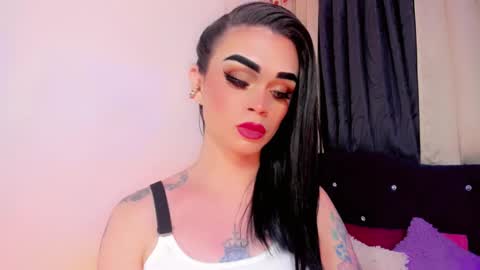 Snapshot of leslie_lorena_ chatting on 15, 10, 2025 Queen online show from 15, 10, 2025