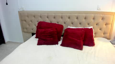 L E S L E Y  AND  D R A K O online show from 5, 1, 2026