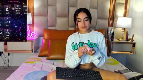 Snapshot of lesliebush chatting on 2, 11, 2025 LeslieBush online show from 2, 11, 2025