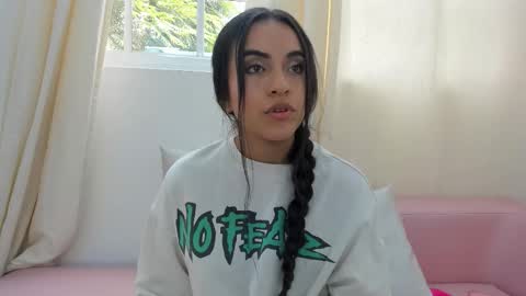 Snapshot of lesliebush chatting on 7, 11, 2025 LeslieBush online show from 7, 11, 2025