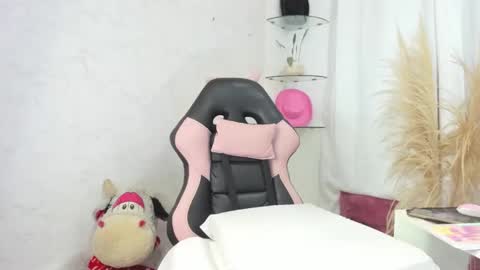 lesliee_brownn online show from 21, 12, 2025