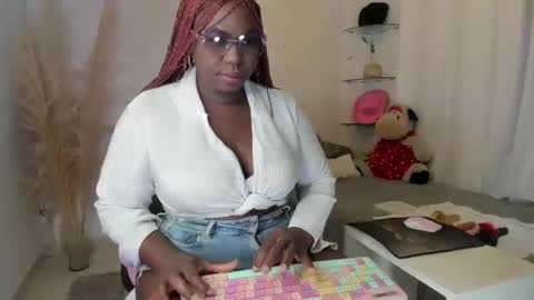 Snapshot of lesliee_brownn chatting on 4, 6, 2026 lesliee_brownn online show from 4, 6, 2026
