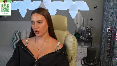 Snapshot of lesliekorfs chatting on 19, 9, 2025 LeslieKorfs online show from 19, 9, 2025