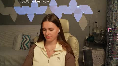 Snapshot of lesliekorfs chatting on 2, 11, 2025 LeslieKorfs online show from 2, 11, 2025