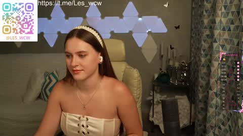 Snapshot of lesliekorfs chatting on 4, 11, 2025 LeslieKorfs online show from 4, 11, 2025