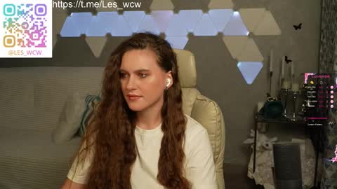Snapshot of lesliekorfs chatting on 5, 11, 2025 LeslieKorfs online show from 5, 11, 2025