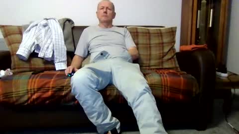 Snapshot of letmestrip chatting on 30, 10, 2025 paul online show from 30, 10, 2025