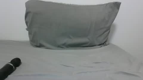 lets_play143 online show from 24, 1, 2025