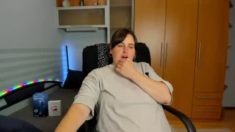 Snapshot of letticams chatting on 9, 7, 2026 Naomi online show from 9, 7, 2026