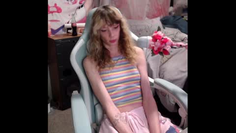 Snapshot of lewdy_booty chatting on 23, 12, 2024 lewdy booty online show from 23, 12, 2024