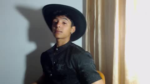 Snapshot of lewis_ly chatting on 17, 12, 2025 i am lewis ly EDUARDO MEMDOZA15 online show from 17, 12, 2025