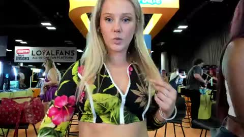 Snapshot of lexi_luv chatting on 26, 6, 2026 Lexi online show from 26, 6, 2026