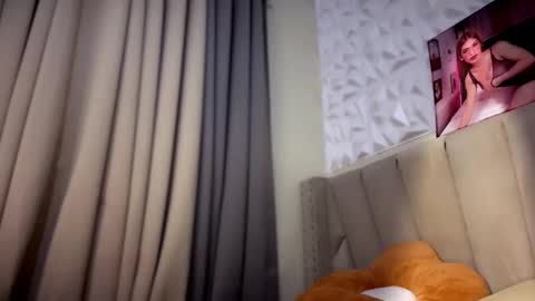 Snapshot of lexisdior chatting on 26, 10, 2025 Naturaly Born Goddess Ms. kendall online show from 26, 10, 2025