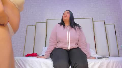 lexy and mia online show from 17, 12, 2025