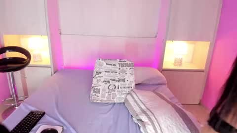 L I A  online show from 4, 3, 2025