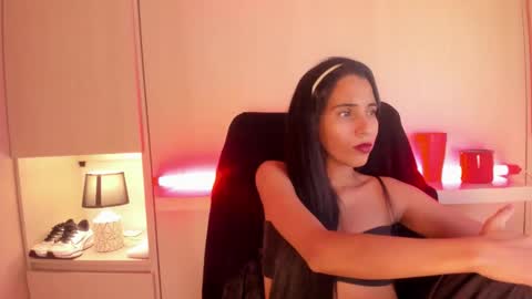 L I A  online show from 5, 2, 2026