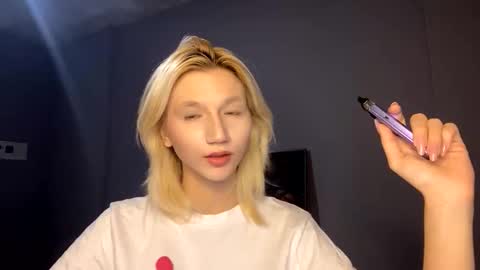 Snapshot of leyasaolee chatting on 3, 12, 2025 Leya online show from 3, 12, 2025