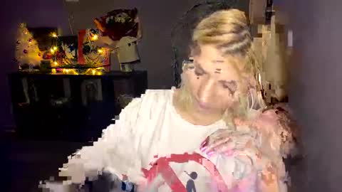 Snapshot of leyasaolee chatting on 16, 12, 2025 Leya online show from 16, 12, 2025