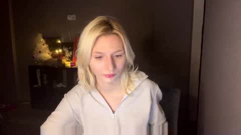 Snapshot of leyasaolee chatting on 17, 12, 2025 Leya online show from 17, 12, 2025