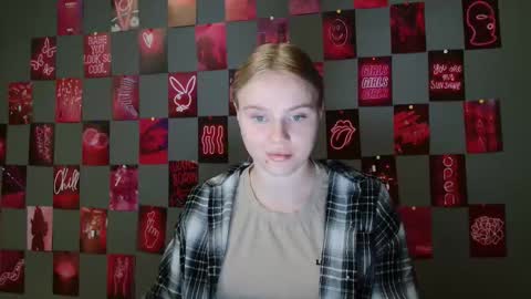 Snapshot of leyla_le chatting on 9, 9, 2025 Leyla online show from 9, 9, 2025