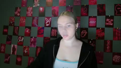 Snapshot of leyla_le chatting on 20, 9, 2025 Leyla online show from 20, 9, 2025