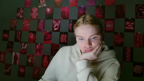 Snapshot of leyla_le chatting on 27, 9, 2025 Leyla online show from 27, 9, 2025