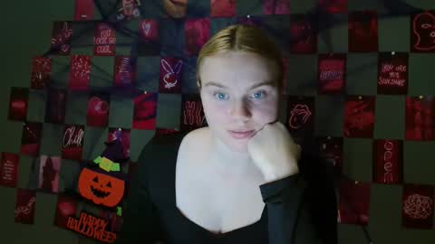 Snapshot of leyla_le chatting on 6, 10, 2025 Leyla online show from 6, 10, 2025