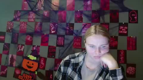 Snapshot of leyla_le chatting on 10, 10, 2025 Leyla online show from 10, 10, 2025