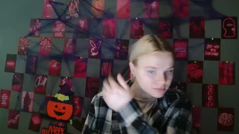 Snapshot of leyla_le chatting on 14, 10, 2025 Leyla online show from 14, 10, 2025