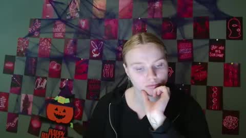 Snapshot of leyla_le chatting on 17, 10, 2025 Leyla online show from 17, 10, 2025