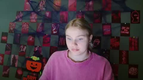 Snapshot of leyla_le chatting on 20, 10, 2025 Leyla online show from 20, 10, 2025